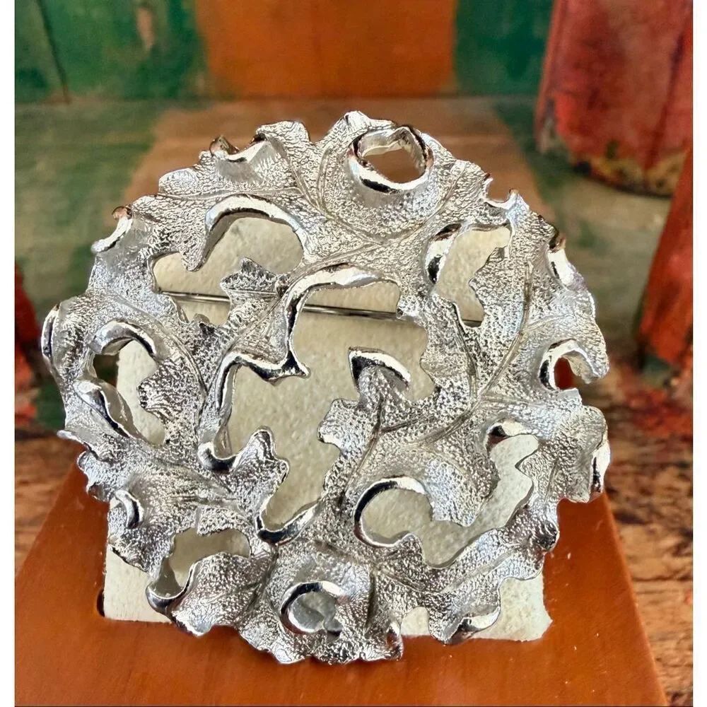 Vintage Lisner Silver-Tone Sculptural Leaf Brooch